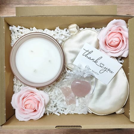 Pack Relax - Vela Perfumada, Antifaz de Raso, Rosas de Jabón y Cuarzo Rosa